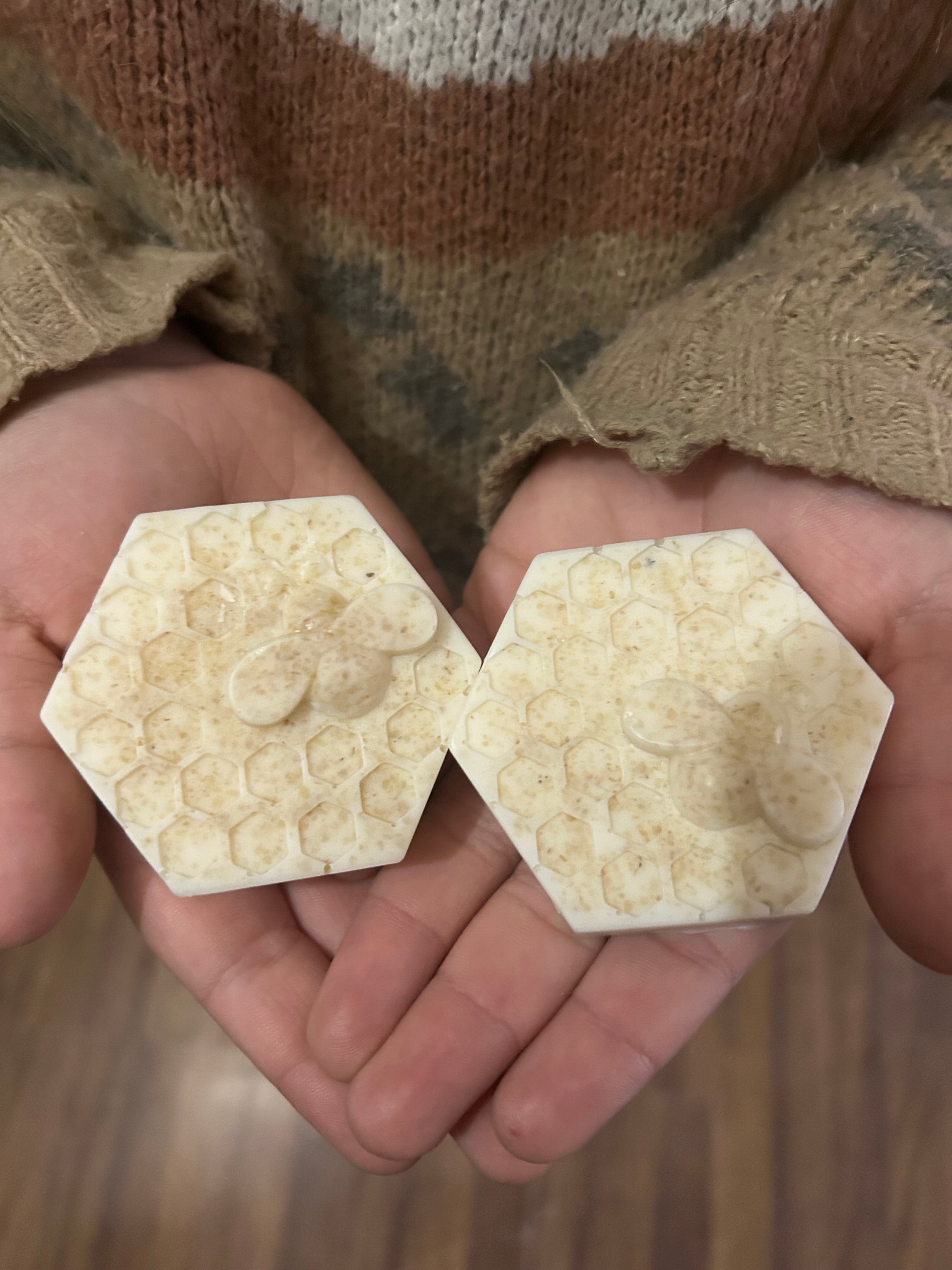 🍯 Oats & Honey — Nourishing Mini Soap